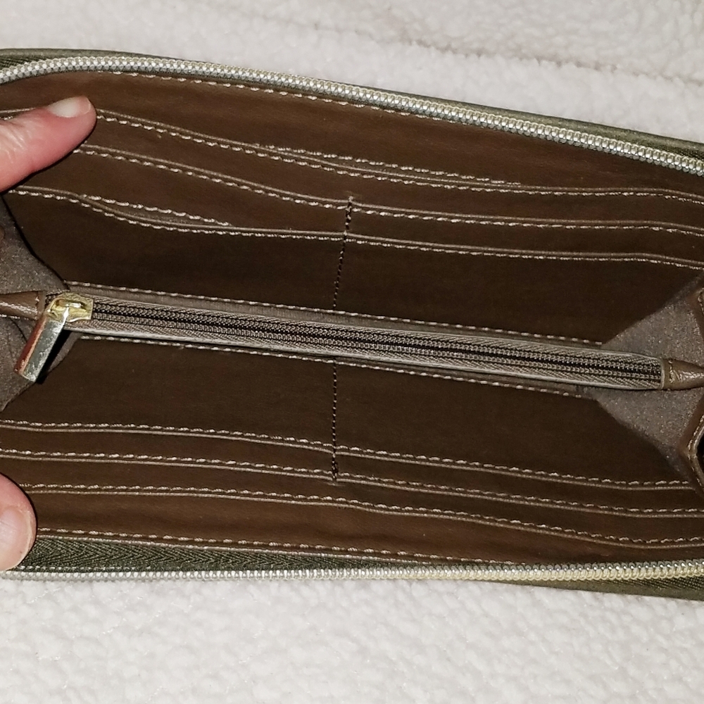 Womans Wallet - Picture 3 of 3